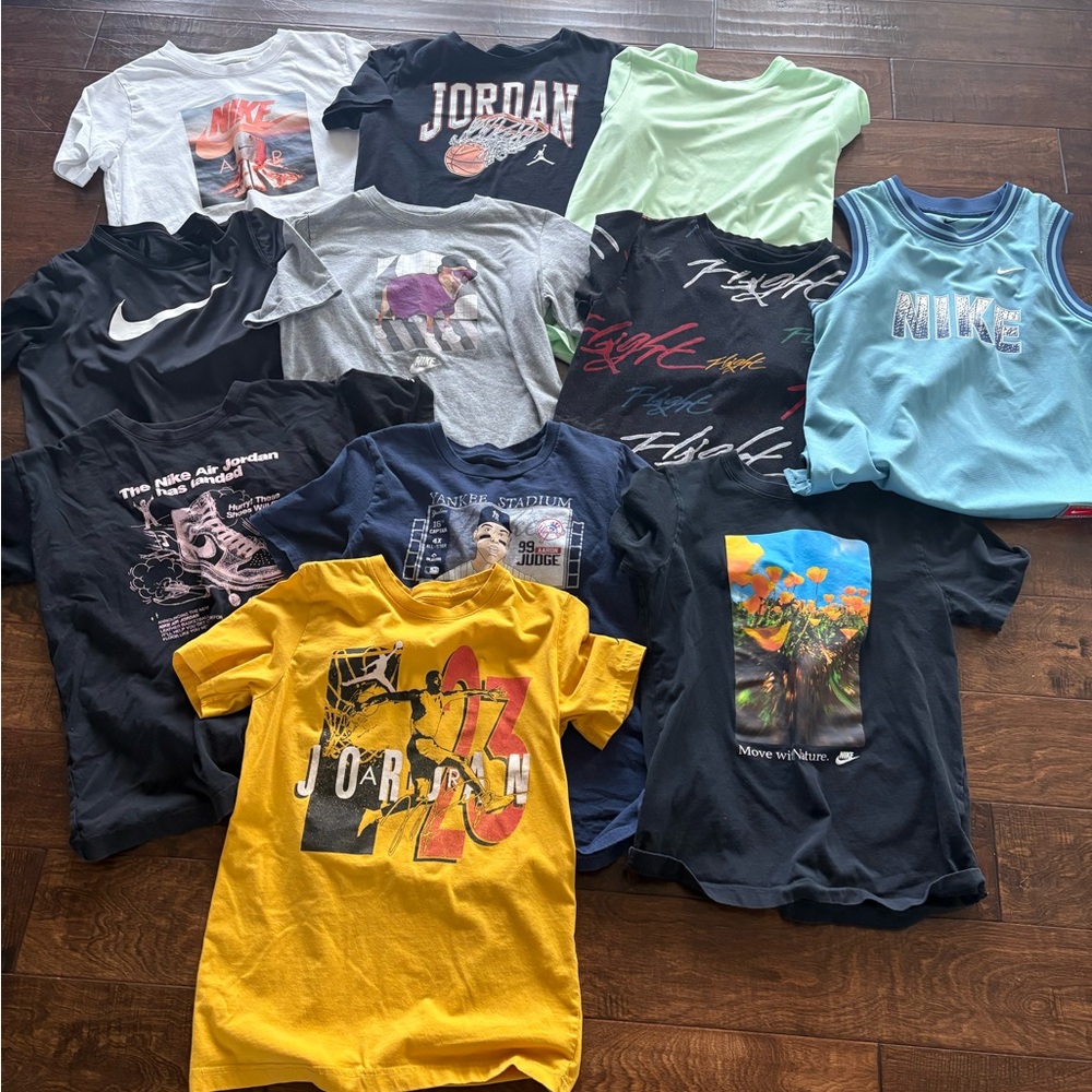 11 Nike Kids Graphic Tee - Yellow and Black